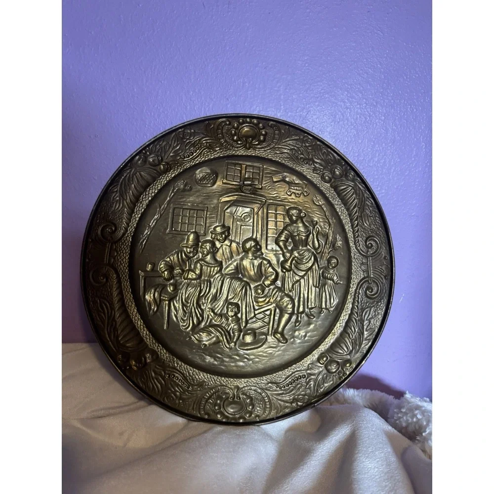 Vintage 1950 Embossed Brass Wall Plate Decorative Art Made In England 14in Round